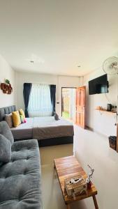 a living room with a bed and a couch at HappyDaysVilla in Ko Larn