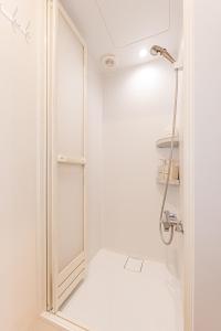 Et badeværelse på KAKURE Yahiro 3-Chome New 2LDK House,Washer-Dryer & Free Parking,1 Stop to Skytree + 58 billeder
