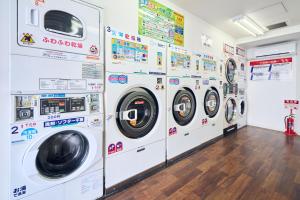 - un groupe de lave-linge dans une buanderie dans l'établissement Hotel Lexton Kagoshima Annex, à Kagoshima 21 autres photos