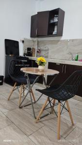 Et tv og/eller underholdning på One Bedroom Mtwapa Pride Apartments + 3 billeder