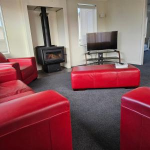 Un televizor și/sau centru de divertisment la Fairhall view