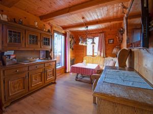 a kitchen and dining room with a table in a cabin at Chalet in Hochfügen near Ski Slopes in Hochfugen