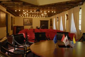 Khu vực hỗ trợ khách đi công tác/phòng hội thảo tại Hotel Vezha Vedmezha +66 ảnh