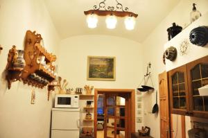 Kuchyňa alebo kuchynka v ubytovaní Traditional Slovak Apartment