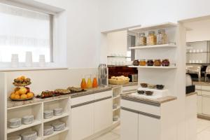 Kuchyň nebo kuchyňský kout v ubytování Four Points Flex by Sheraton Salzburg Messe + 21 fotografií