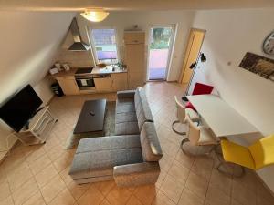 an overhead view of a living room with a couch and a table at Apartmenthaus Eldena Am Teich in Greifswald