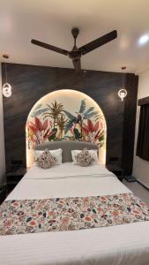 Ένα ή περισσότερα κρεβάτια σε δωμάτιο στο Hotel Radhe