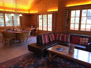 Istumisnurk majutusasutuses Chalet Charming