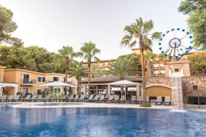 Bazén v ubytování Occidental Playa de Palma nebo v jeho okolí