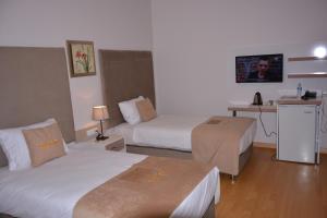 Postel nebo postele na pokoji v ubytování Bilge Suite Hotel