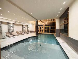 Bazén v ubytování Les Chalets De Wengen - CHALETS DE WENGEN 95 MAE-0861 nebo v jeho okolí