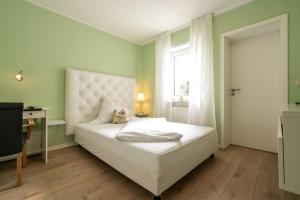 Postel nebo postele na pokoji v ubytování Hotel 'Zum Augarten'