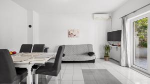 TV a/nebo společenská místnost v ubytování Holiday Home San by Villas Guide