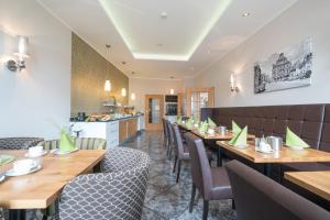 Kuchyň nebo kuchyňský kout v ubytování Hotel 'Zum Augarten'