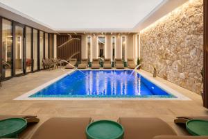 Swimmingpoolen hos eller tæt på Ramada by Wyndham Zalau