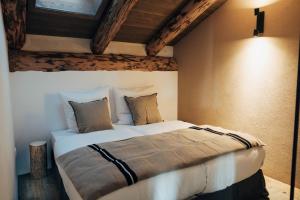 Postel nebo postele na pokoji v ubytování MOUNTAIN LODGE OBERJOCH - Allgäu + 82 fotografií