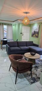 een woonkamer met een bank en een tafel bij Mountain Ridge Lux Stay in Rustenburg