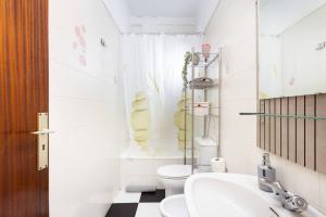 Koupelna v ubytování Acogedor apartamento céntrico. + 16 fotografií