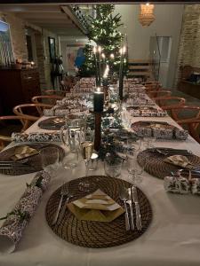 En restaurant eller et andet spisested på Tregrylls Barton