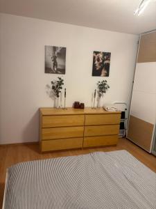 Ένα ή περισσότερα κρεβάτια σε δωμάτιο στο Blick auf Bautzen +6 φωτογραφίες