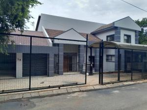 Tòa nhà nơi nhà khách tọa lạc