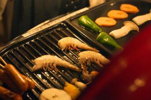 a grill with food and vegetables on it at Solana木更津 in Kisarazu