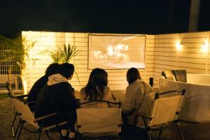 a group of people sitting in chairs in front of a wall at Solana木更津 in Kisarazu
