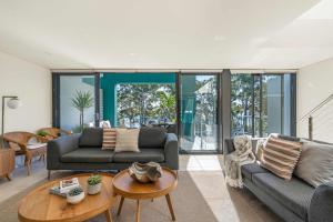 Khu vực ghế ngồi tại Bay Breeze - 3BR apt in the heart of Huskisson