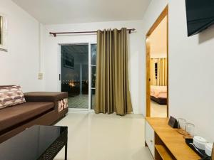 TV/trung tâm giải trí tại Rose Park Resort +39 ảnh