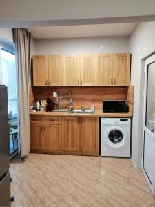 Kuchyň nebo kuchyňský kout v ubytování Апартамент Light blue