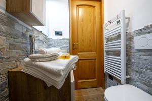 Koupelna v ubytování Lo Chalet nel cuore di Courmayeur + 20 fotografií