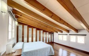 a large room with a bed and some windows at Dúplex Fornells Carme 3 in Fornells