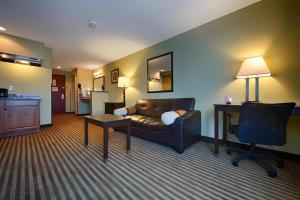 a living room with a couch and a table at Best Western Rama Inn in Ephrata