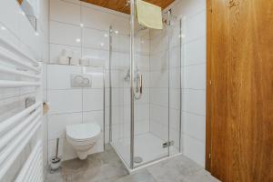 Koupelna v ubytování Haus Schwarzhans + 22 fotografií