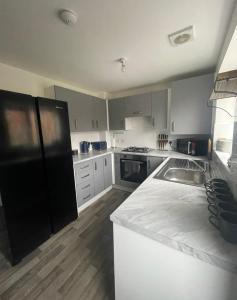 Kuchyň nebo kuchyňský kout v ubytování Baker House - Furnished Lets