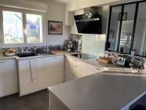 Køkken eller tekøkken på Entre Doëlan et Le Pouldu + 9 billeder