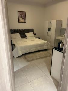 Postel nebo postele na pokoji v ubytování قمرة قباء Quba moon4