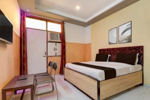 Ένα ή περισσότερα κρεβάτια σε δωμάτιο στο Hotel O M.C Residency