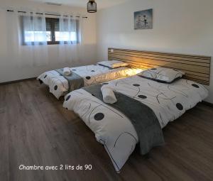 En eller flere senge i et værelse på home family + 5 billeder