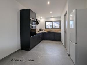 Køkken eller tekøkken på home family