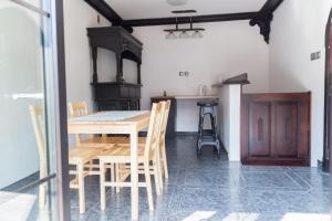 Kuchyňa alebo kuchynka v ubytovaní Magic Garden Hostel