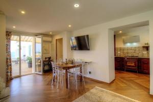 Køkken eller tekøkken på Grande terrasse face à la mer - Casa di Virginie