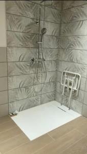 Et badeværelse på Hôtel Les Quatre Saisons