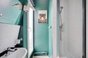 Et badeværelse på Relaxing Cosy - 2P - Canal Saint Martin