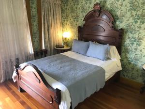 Postel nebo postele na pokoji v ubytování Cosmopolitan Hotel