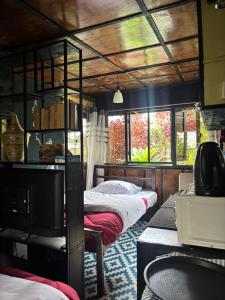 Giường trong phòng chung tại Rugo haus