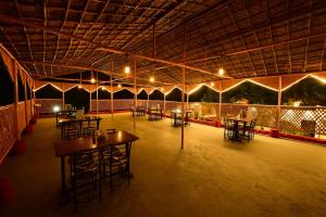 En restaurant eller et andet spisested på Hotel Happy Forest Inn