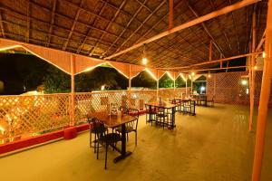 En restaurant eller et andet spisested på Hotel Happy Forest Inn