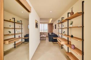 Et opholdsområde på Hotel Saint Georges Beirut + 40 billeder