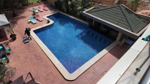 an overhead view of a swimming pool in a house at Hôtel Nyota Lodge Kolwezi in Kolwezi